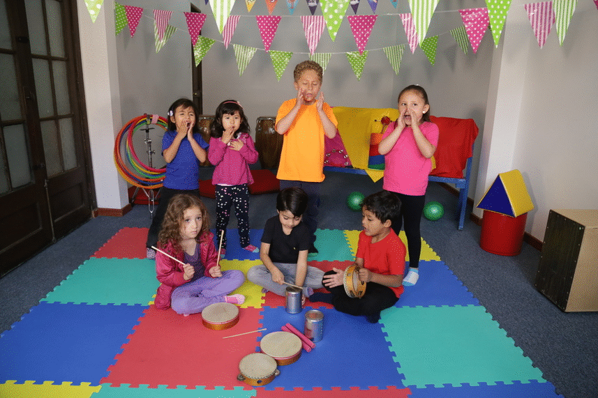 Ensena M04 S6 E1 gif ninos concierto